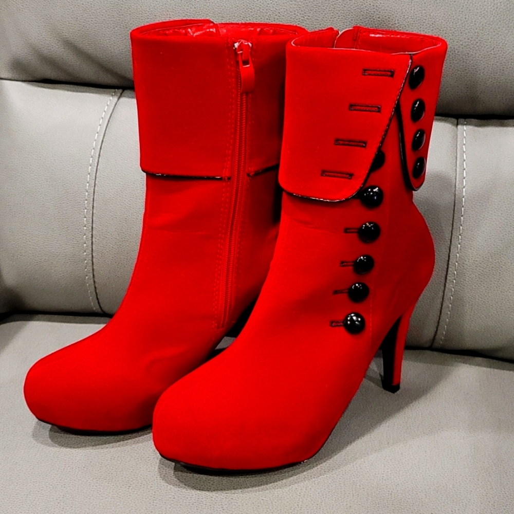 Crape Myrtle Woman's Scarlet Button Felt Boots